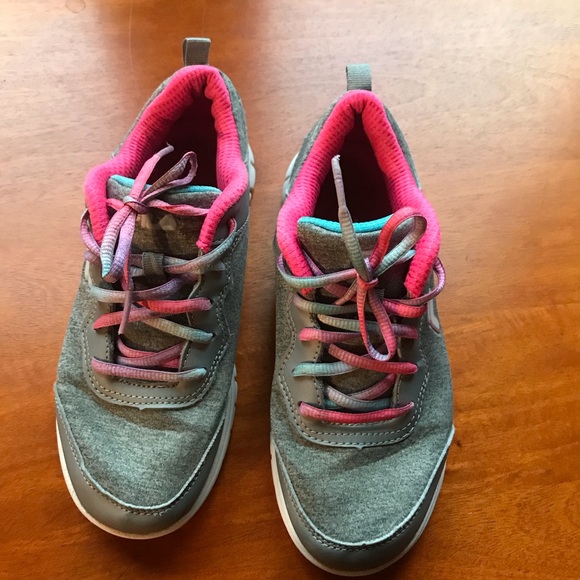 Fila’s Girls’ Tennis Shoe - Picture 4 of 8