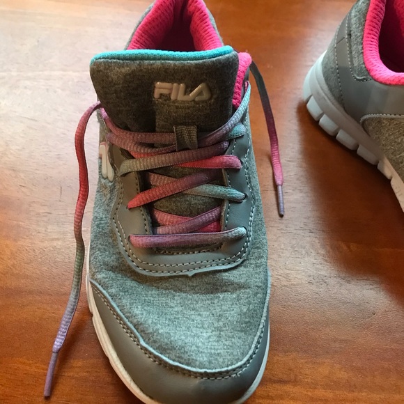 Fila’s Girls’ Tennis Shoe - Picture 6 of 8