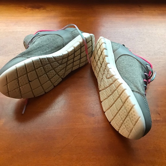 Fila’s Girls’ Tennis Shoe - Picture 7 of 8