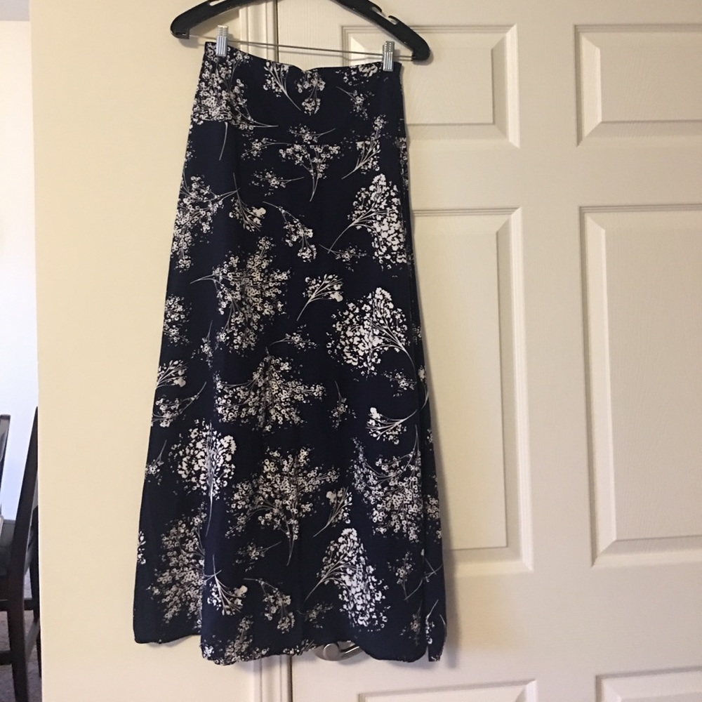 Maxi skirt. Navy blue.