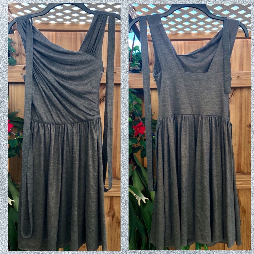 (M) DRESS LAILA ASHAR pleated skirt wrap top