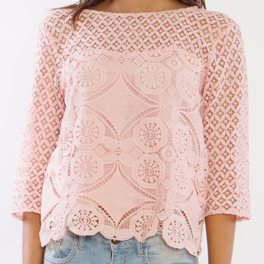 💕💕 ⭐️⭐️ Suri Lace Top - Picture 2 of 4