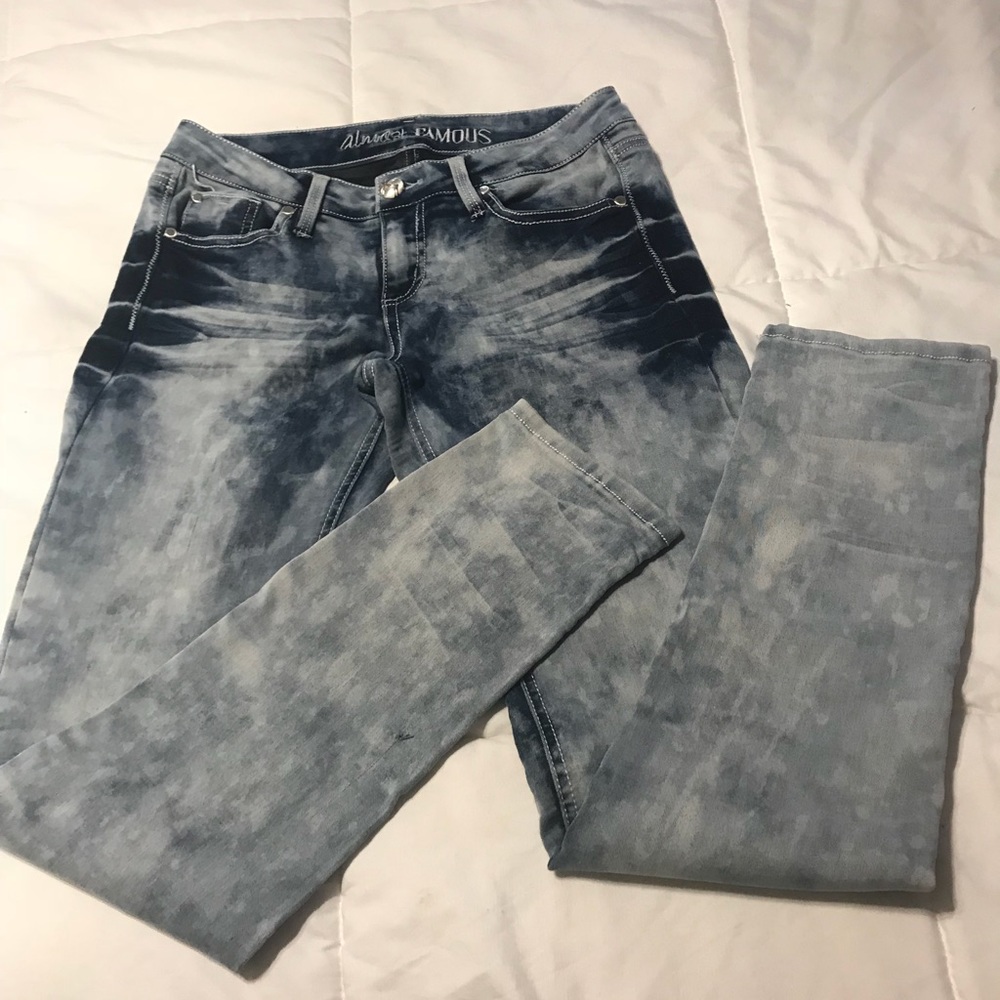 Stone wash jeggings.