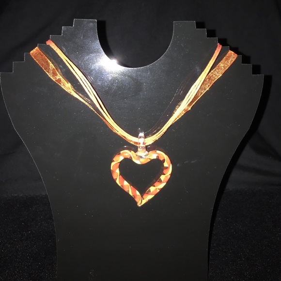 New Glass Heart Necklace Gift Boxed - Picture 2 of 5