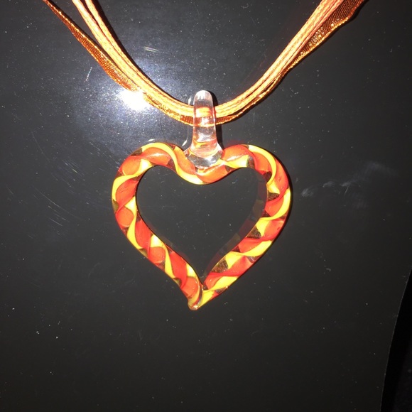 New Glass Heart Necklace Gift Boxed - Picture 4 of 5