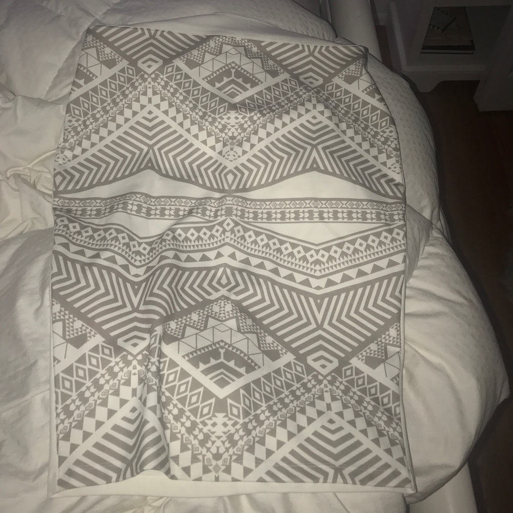 Kardashian Kollection New White & Grey Skirt
