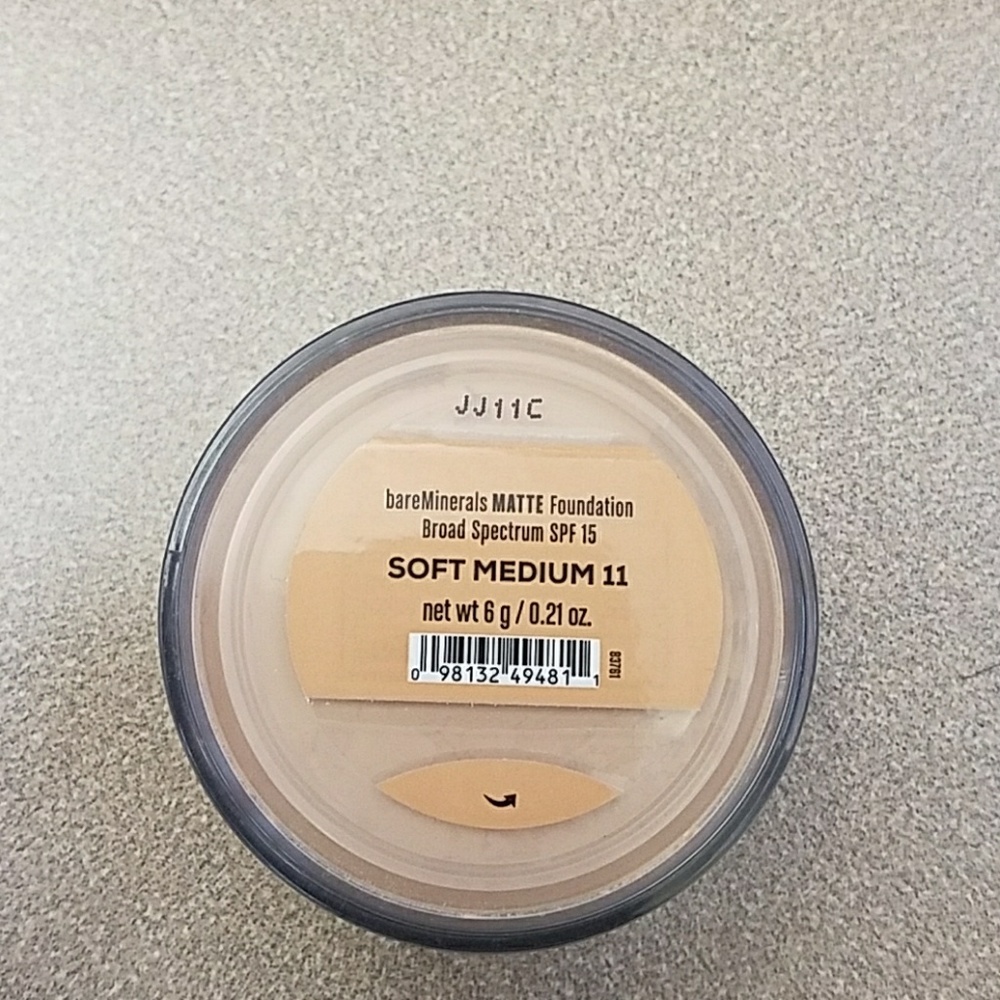 Matte Foundation in Soft Medium 11