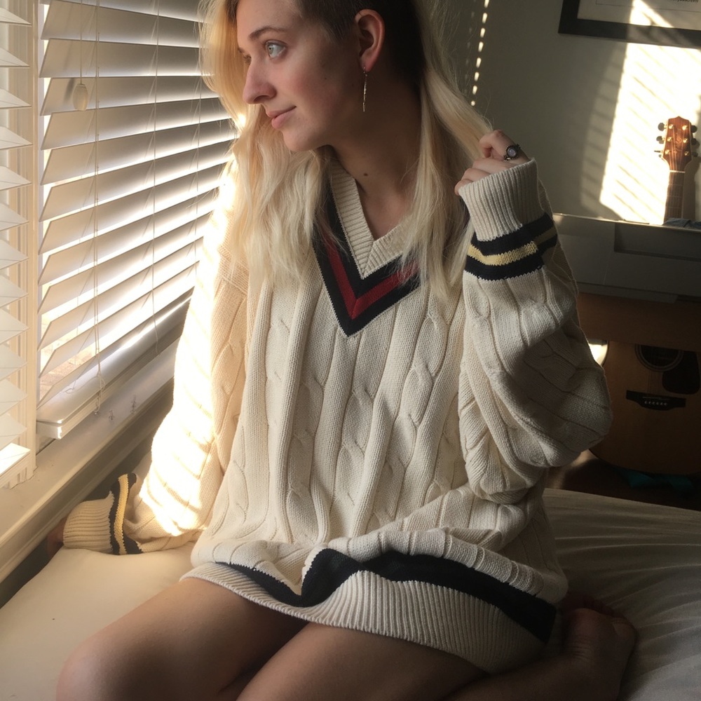 OVERSIZED VINTAGE TOMMY HILFIGER SWEATER