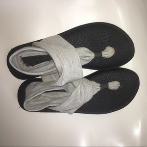 Sanuk grey sandals