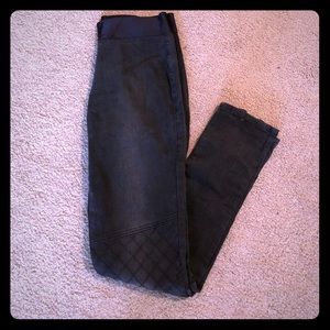 Black motto leggings