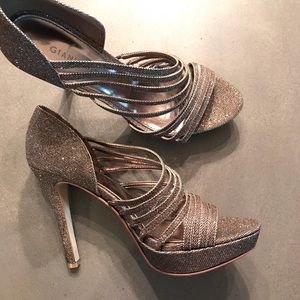 Gold Gianni Bini heels SZ8