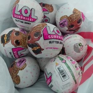 ONE (1) LOL GLITTER SERIES BALL