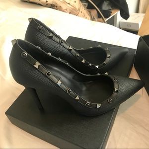 🚫SOLD Valentino Rockstud Pumps
