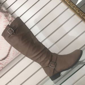 Long brown boot