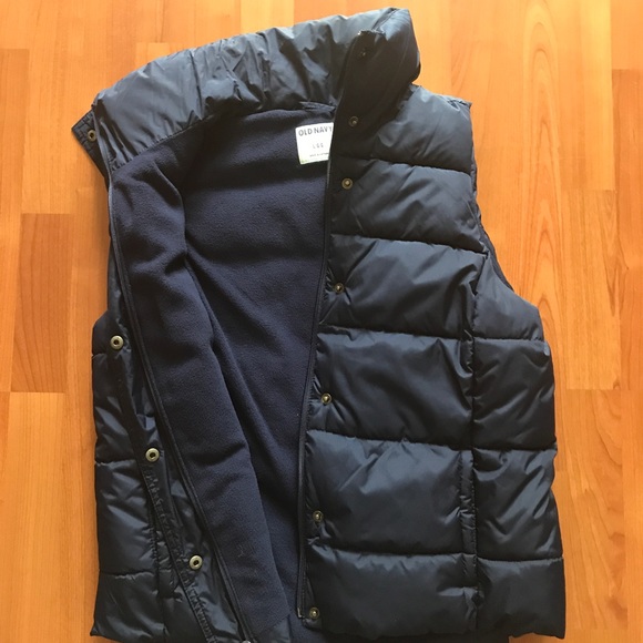 🚫SOLD Old Navy Puffer Vest🚫 - Picture 2 of 3