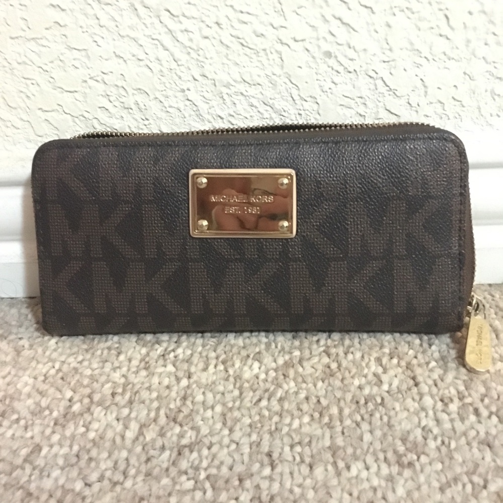 MICHAEL MICHAEL KORS
Jet Set Continental Wallet