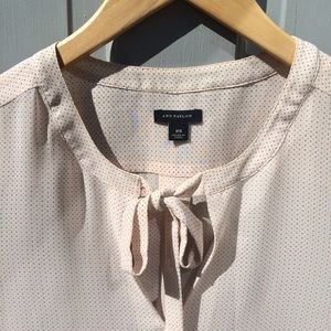 Final Price🎀 EUC Ann Taylor Tie-Neck Blouse XS