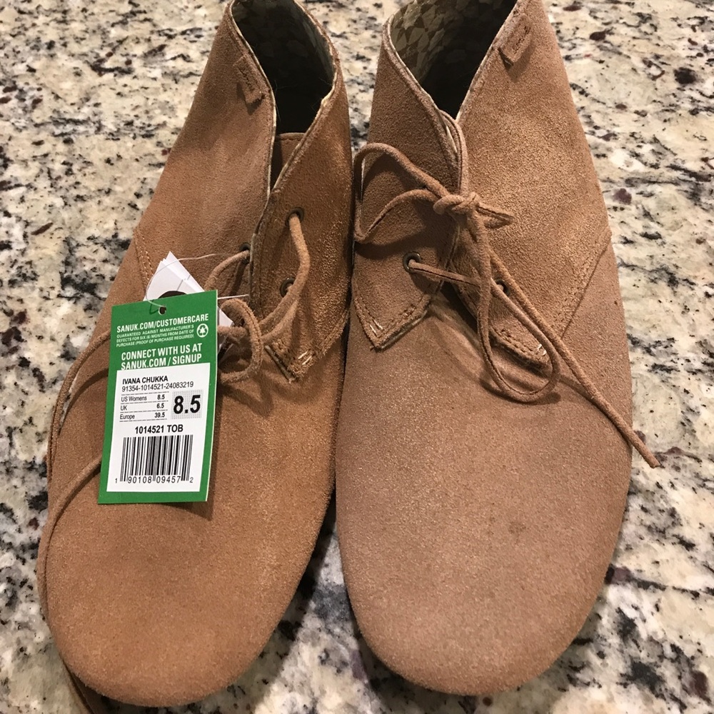 Sanuk 8.5 Ivana Chukka shoes