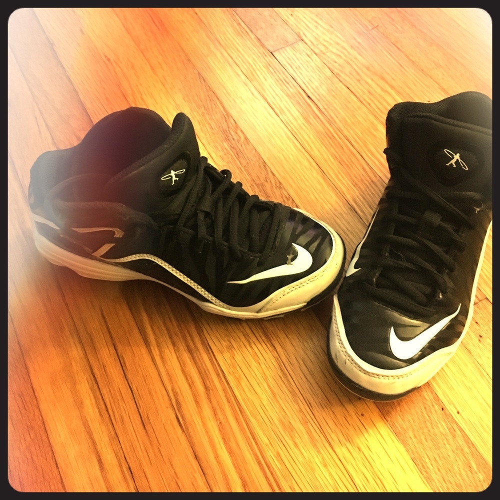 Nike Swingman baseball cleats. Good condition.