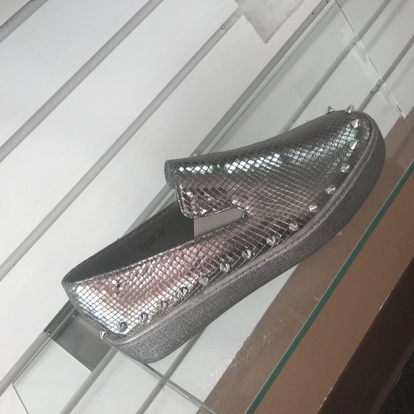 Silver shoe - Picture 2 of 2