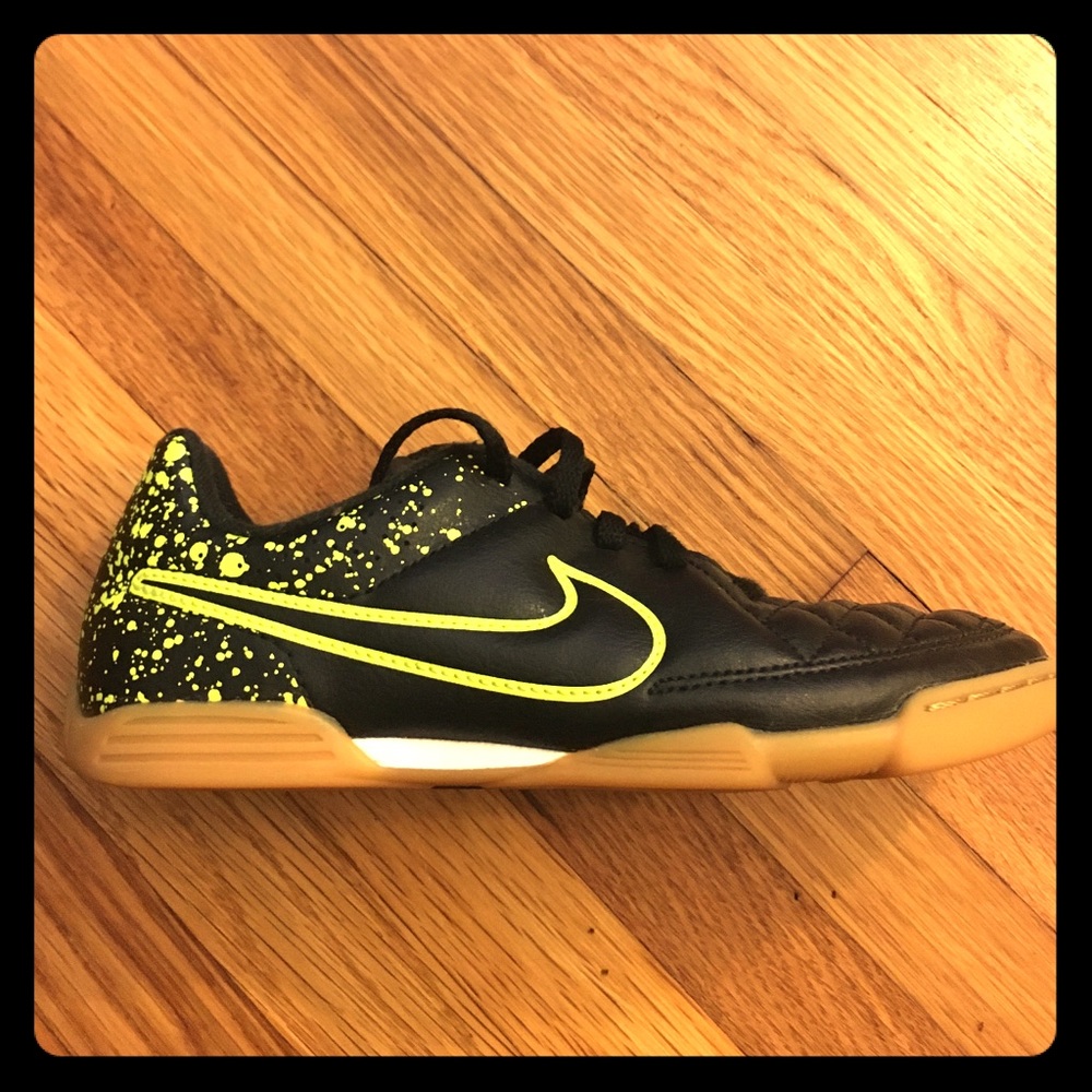 Nike indoor soccer cleats. Like new!