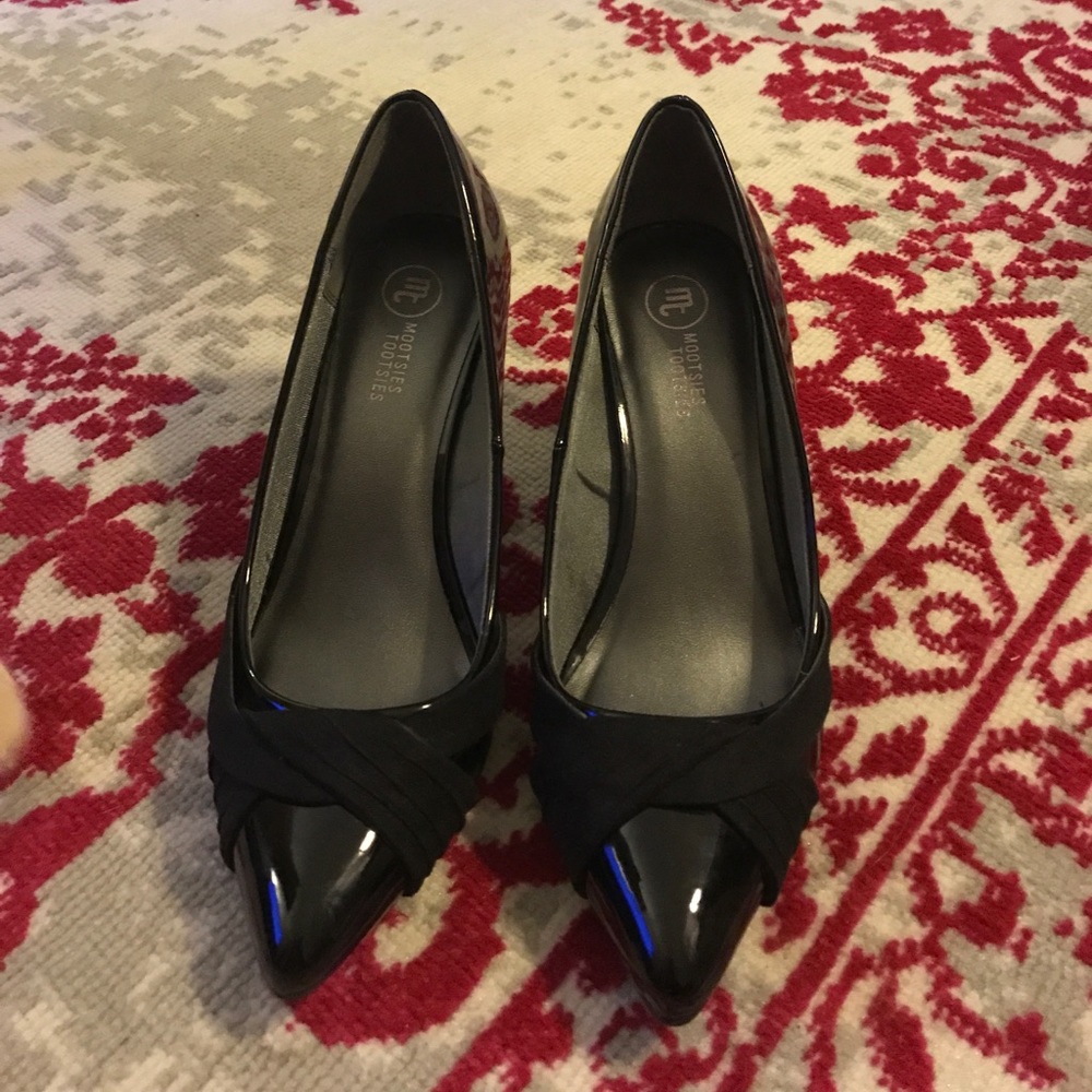 Black patent leather pumps