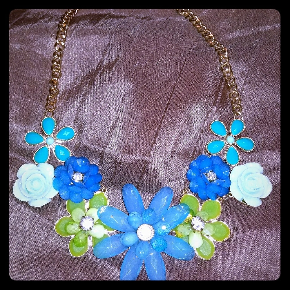 BEAUTIFUL Flower Statement Necklace