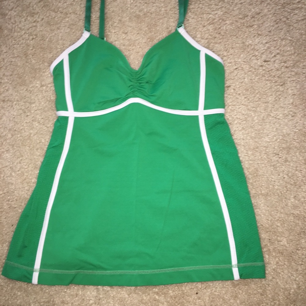 Lululemon tank size 2/4