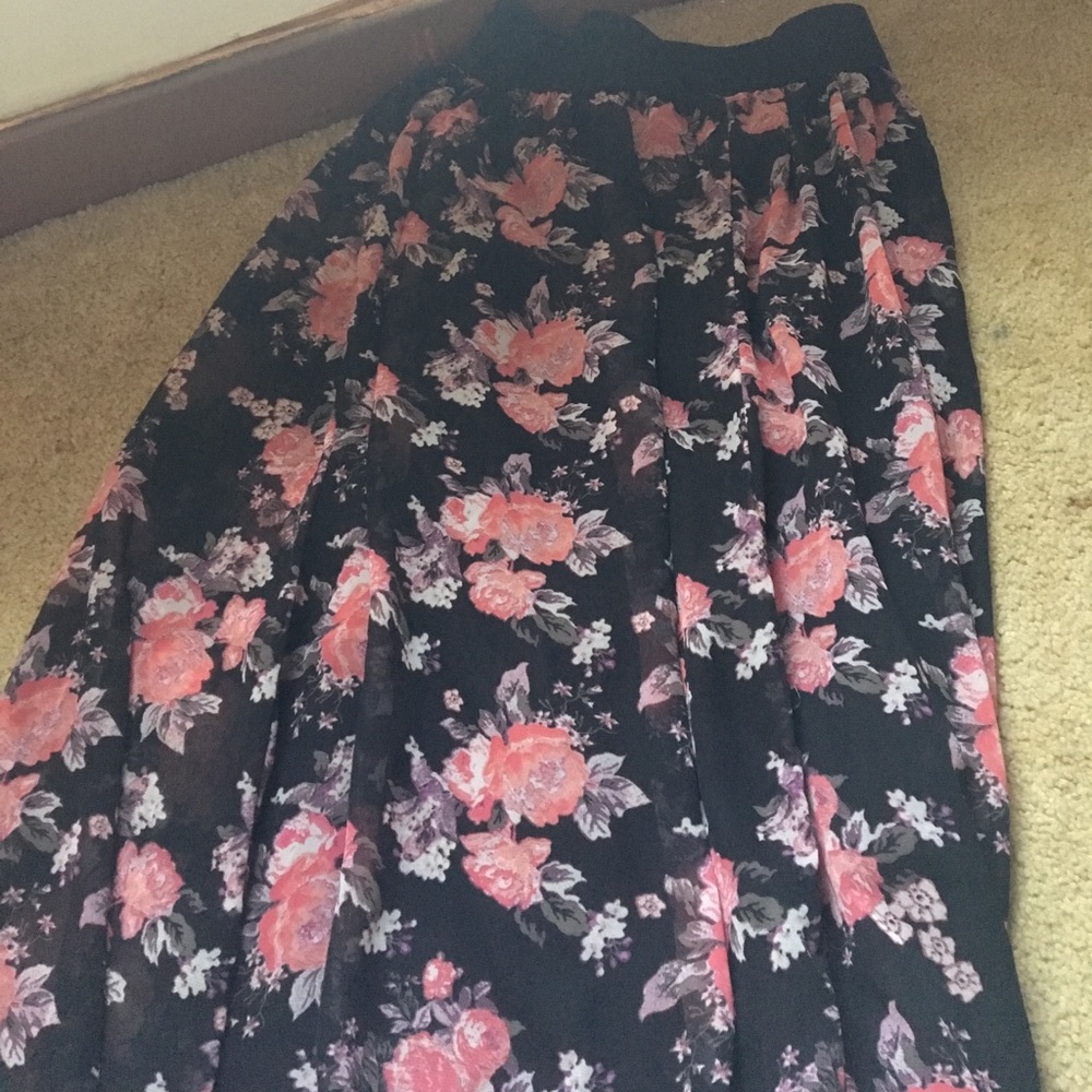 Floral Maxi skirt