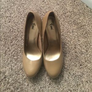 Nude heels size 7.5