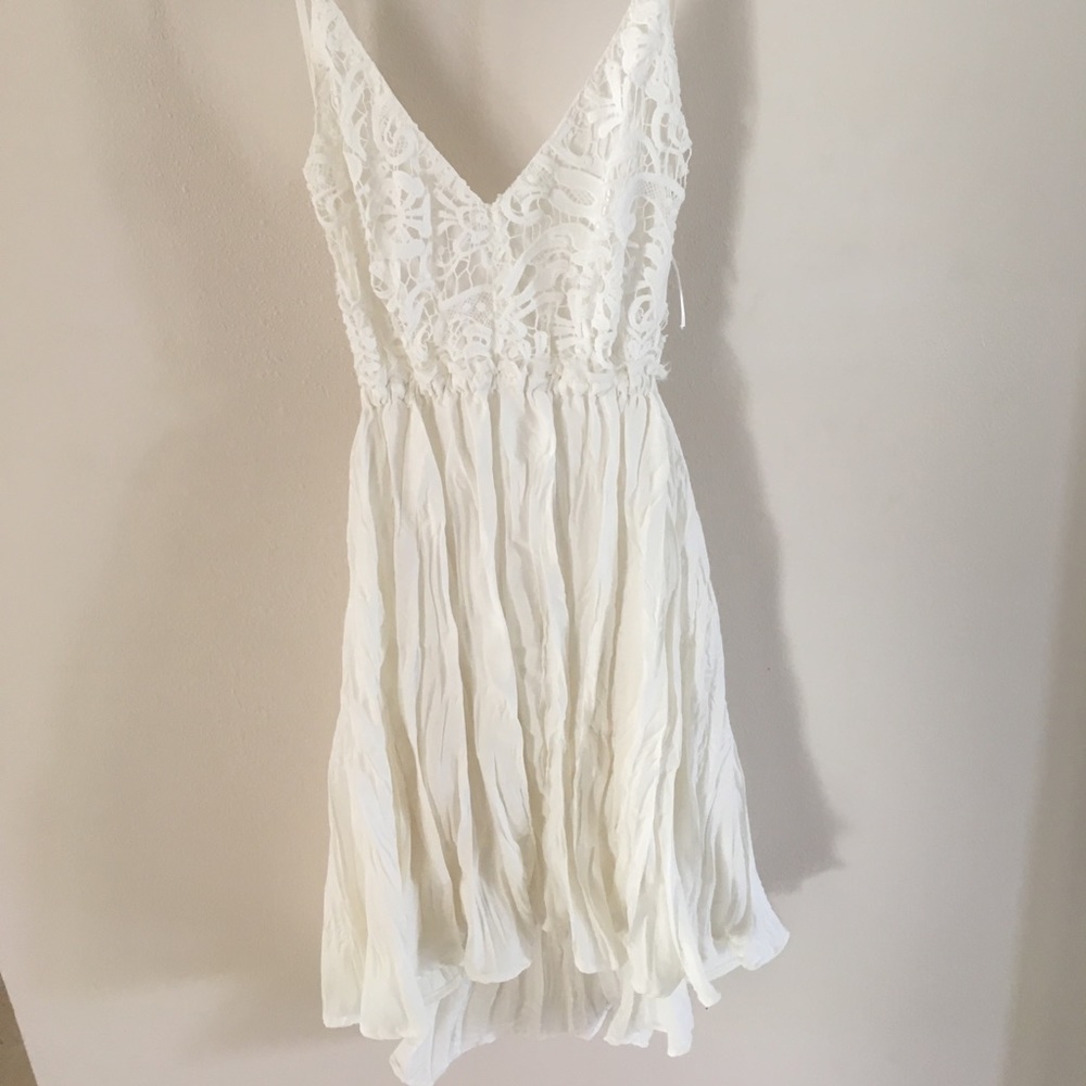 Gorgeous throw on dress!