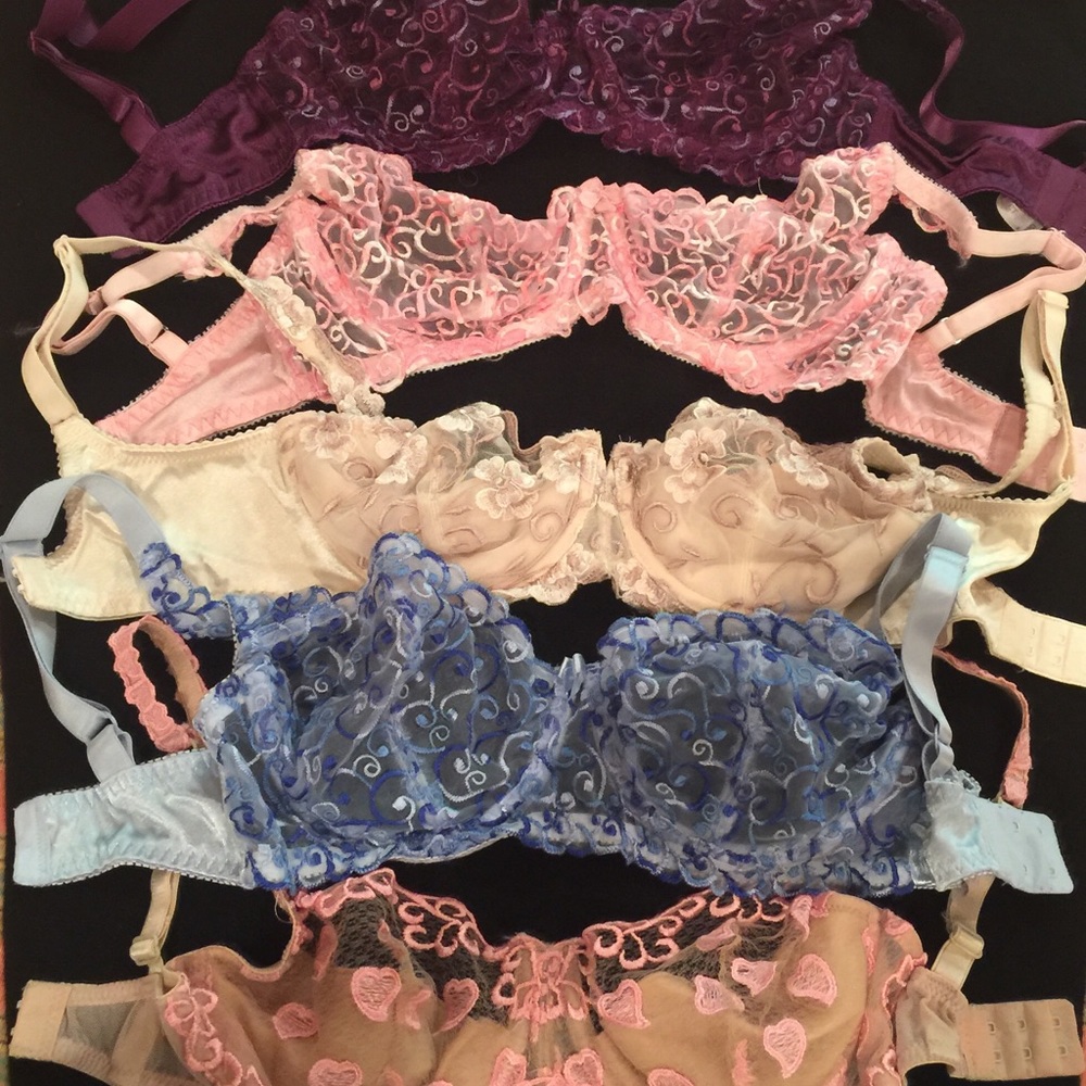 Last call - 5 beautiful Victoria Secret Bras