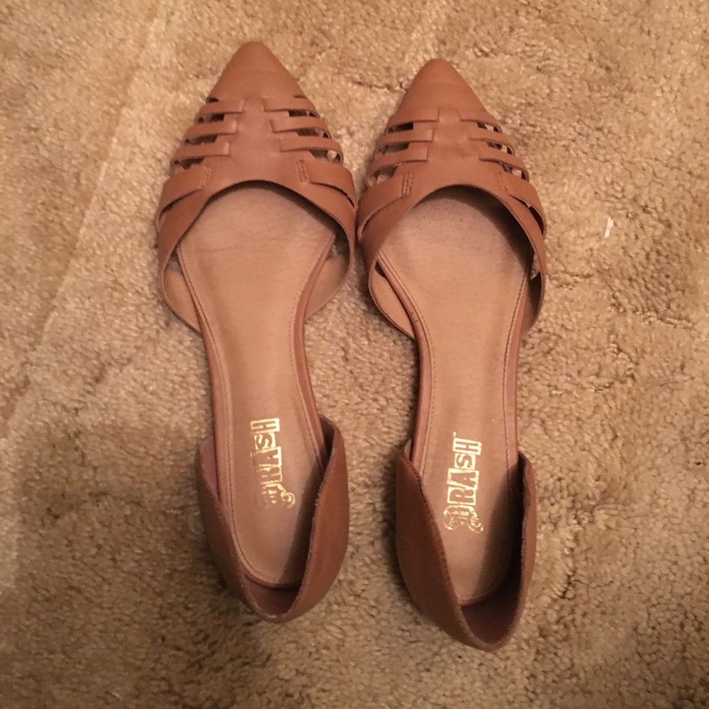 pointy toed flats