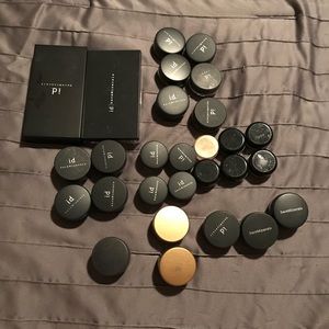 Bare minerals eyeshadow and eyeliners.