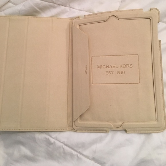 iPad generation one - Picture 2 of 2