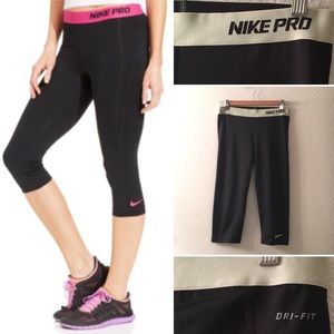 NIKE Pro training capris black & pale green size M