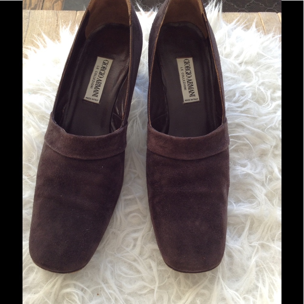 Giorgio Armani brown Suede Pumps