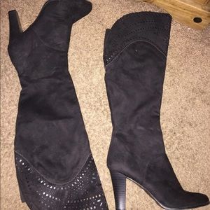 Long velvet black boots