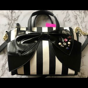 💗Betsey Johnson Double Zip Stripe Satchel W/bow💗