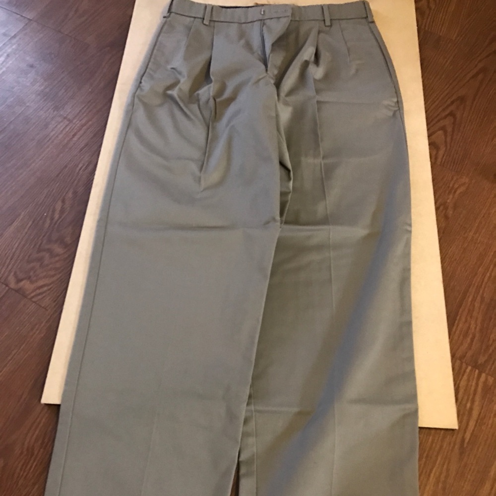 Dockers Relaxed Fit Pleated Dress Pant