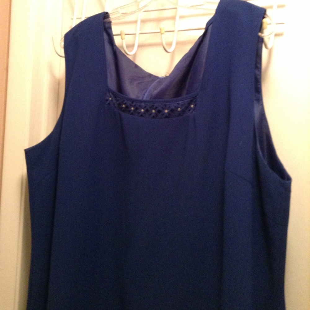 Dress - Picture 4 of 9