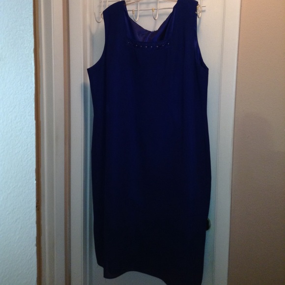 Dress - Picture 2 of 9