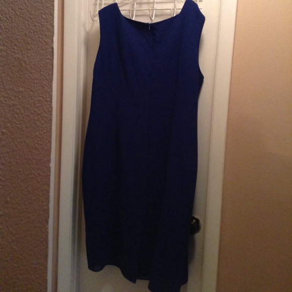 Dress - Picture 5 of 9