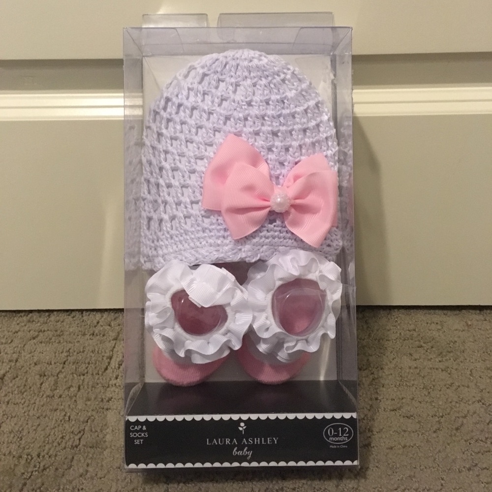NBW-Laura Ashley Cap & Sock Set