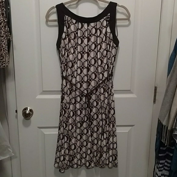 Beautiful sleeveless dress - Picture 2 of 3