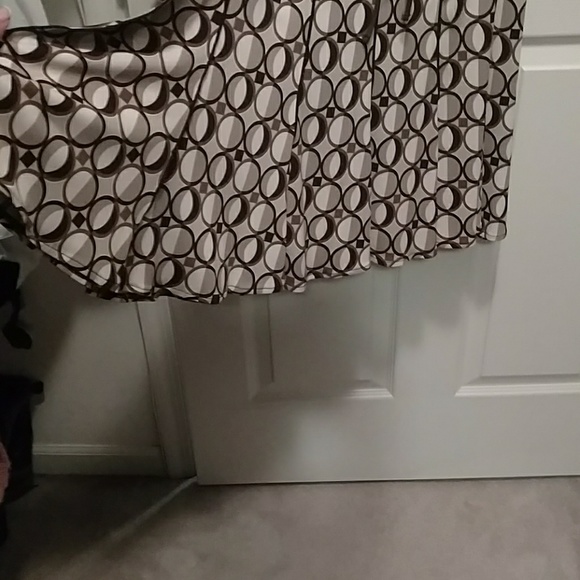 Beautiful sleeveless dress - Picture 3 of 3