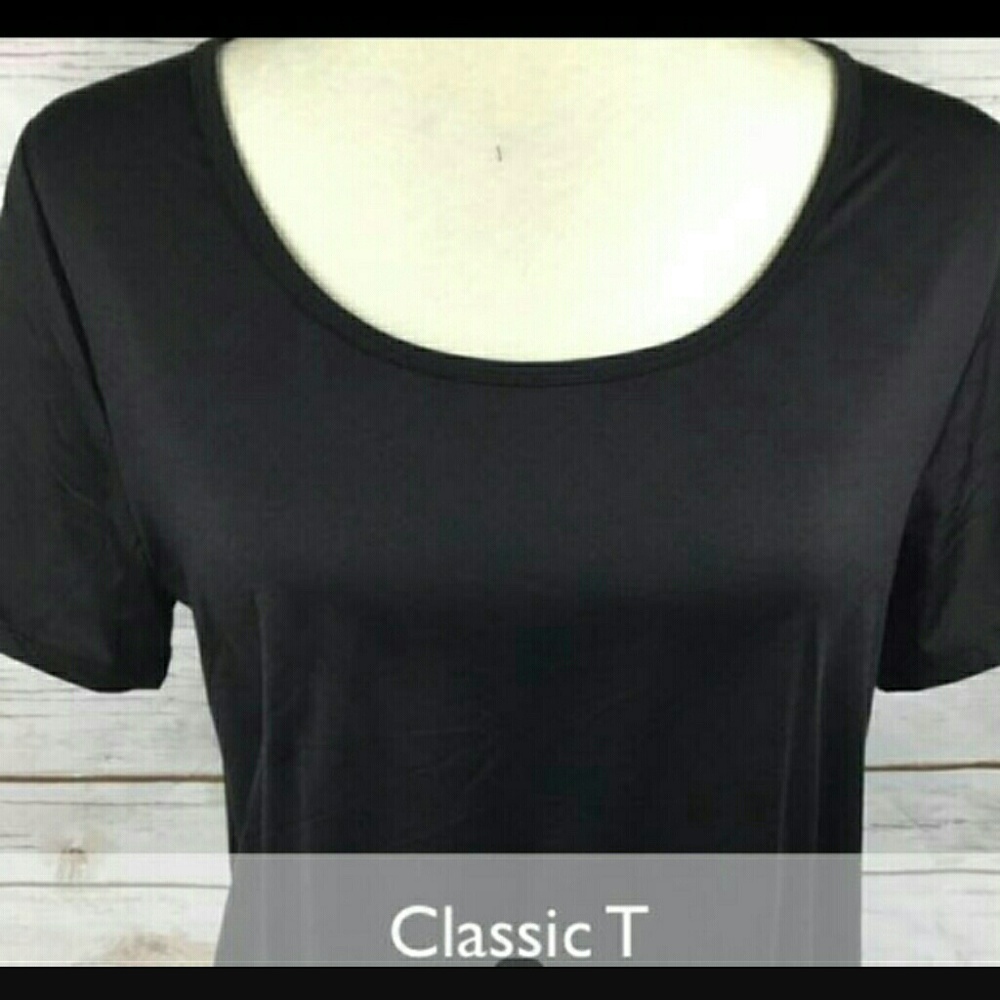 Lularoe solid black classic tee new with tags xsma
