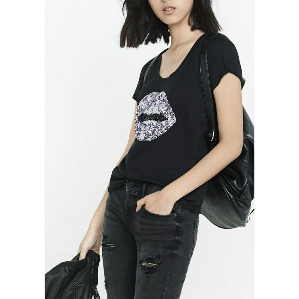 Black t-shirt with sequin lips