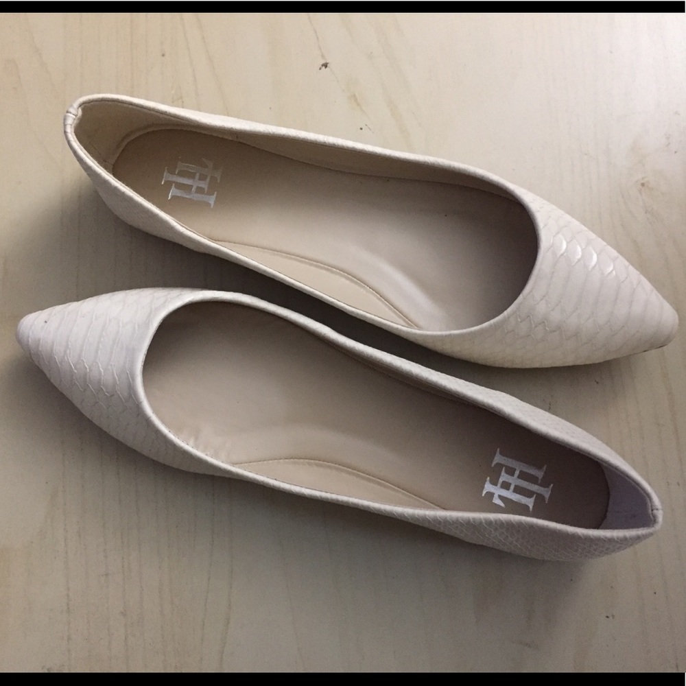 Almond Snake Skin Pointy Toe Casual Flats