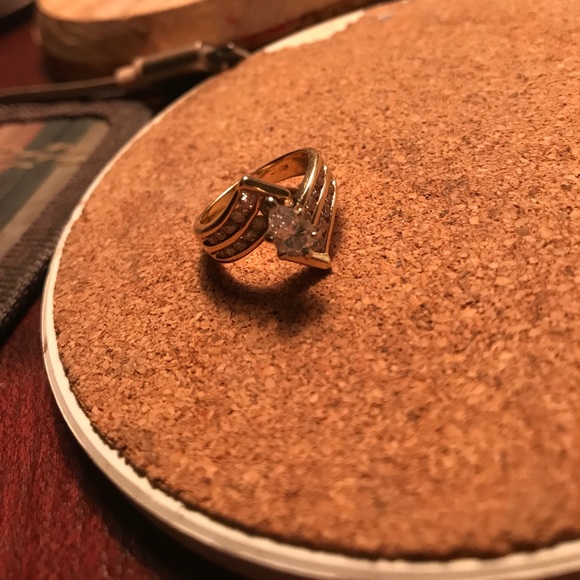 ENGAGEMENT RING - Picture 4 of 4